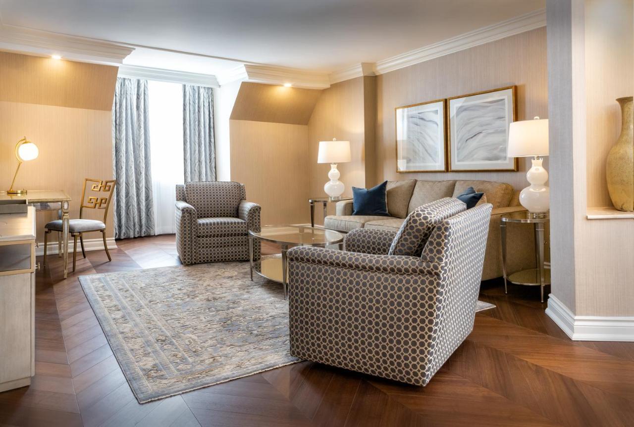 Chateau Vaudreuil Extérieur photo A living room at the Ritz-Carlton, Boston