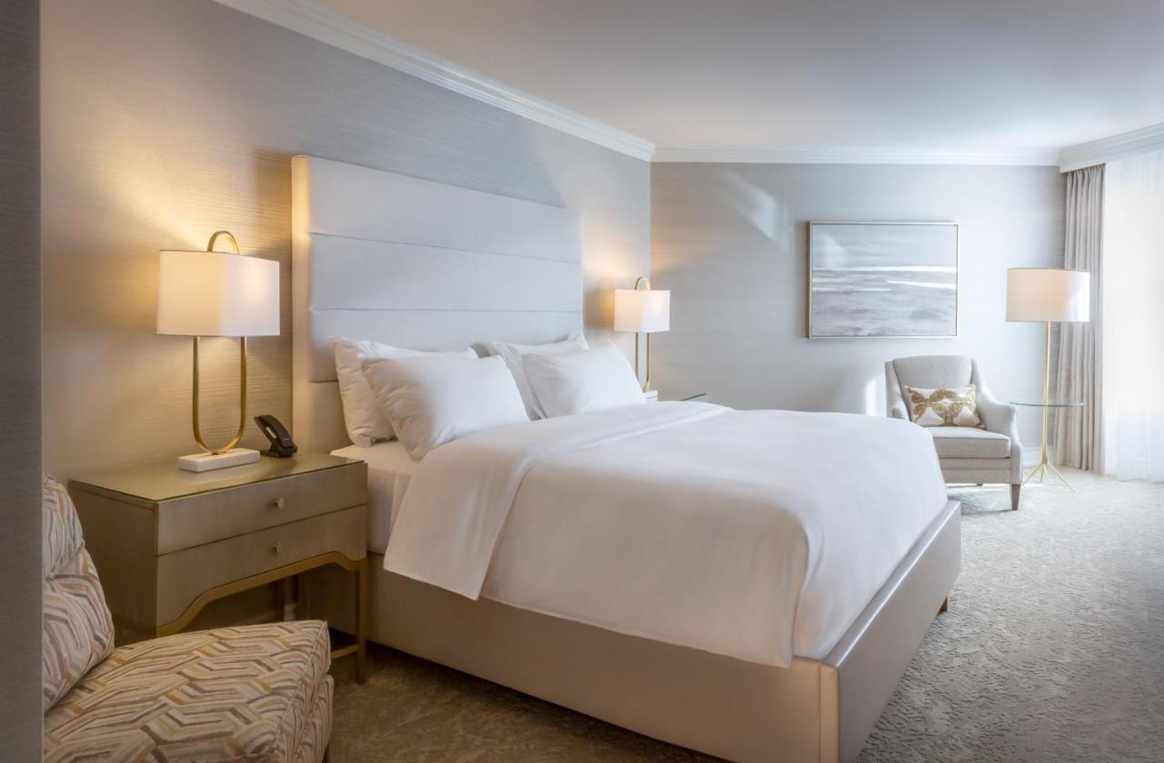Chateau Vaudreuil Extérieur photo A guest room at The Westin Boston Seaport District