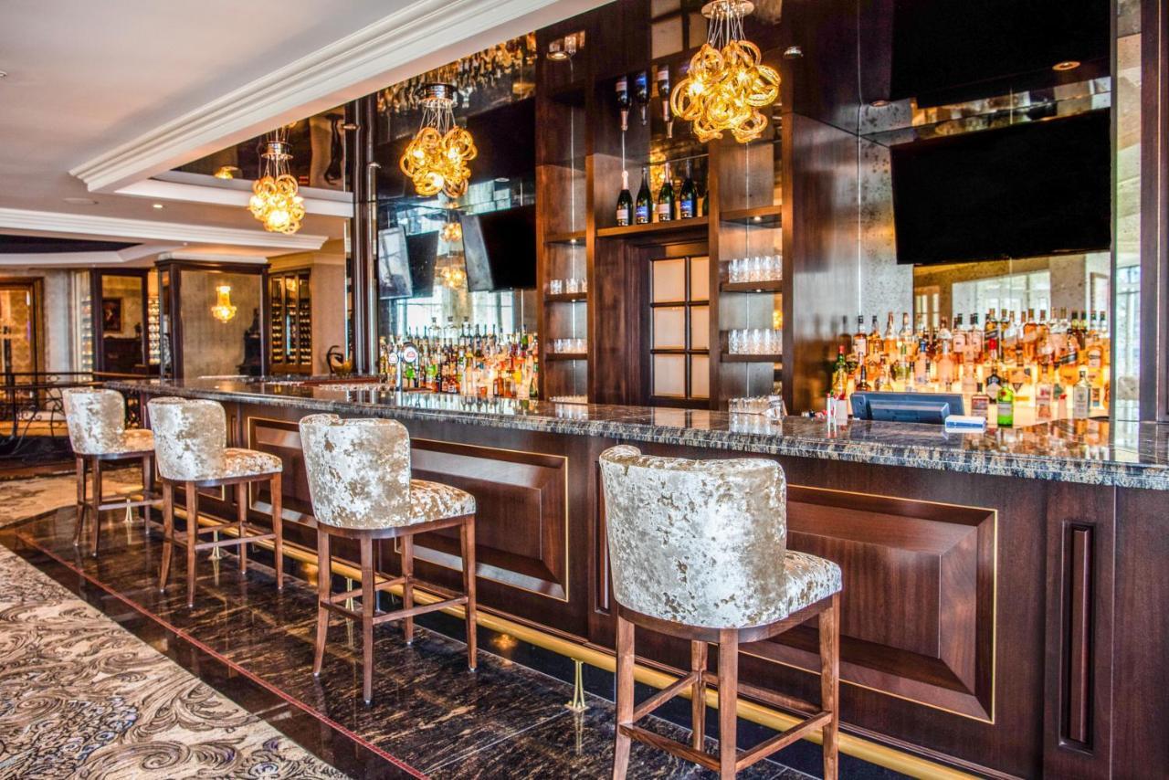 Chateau Vaudreuil Extérieur photo The bar at the 1905 Restaurant