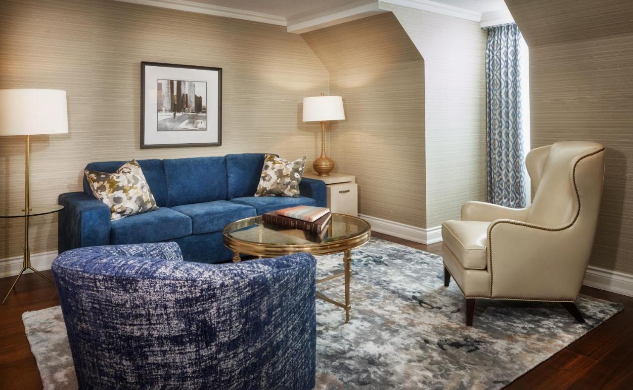 Chateau Vaudreuil Extérieur photo A living room at the Ritz-Carlton, Boston