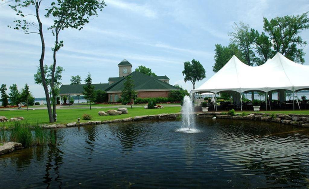 Chateau Vaudreuil Extérieur photo The Lake and Valley