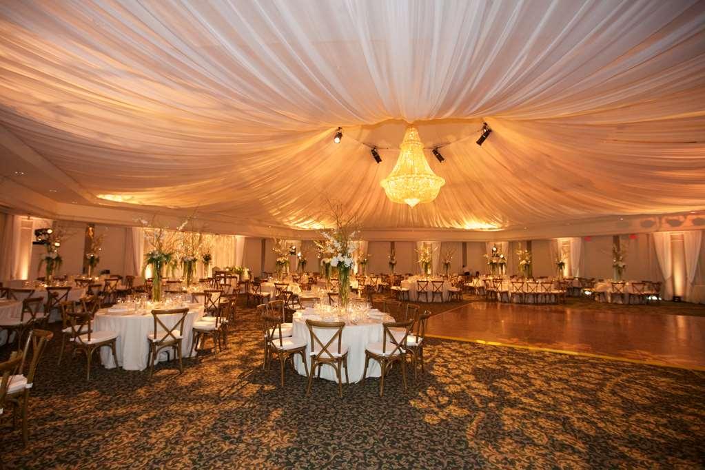 Chateau Vaudreuil Extérieur photo The tent at the Ritz-Carlton, Laguna Niguel