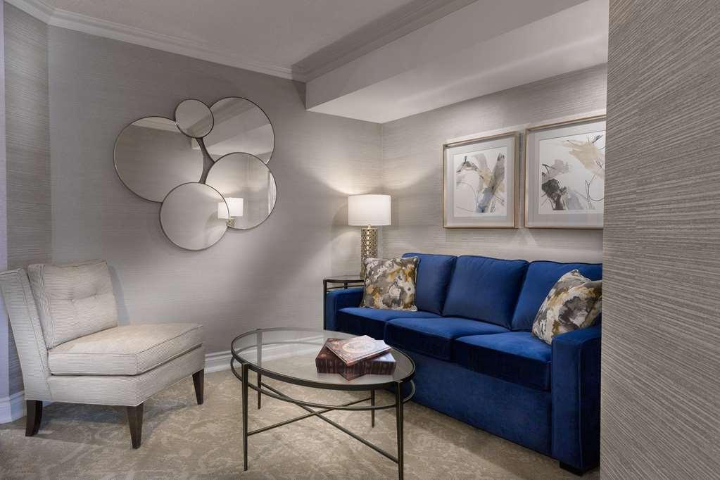 Chateau Vaudreuil Chambre photo A living room at The Carlyle