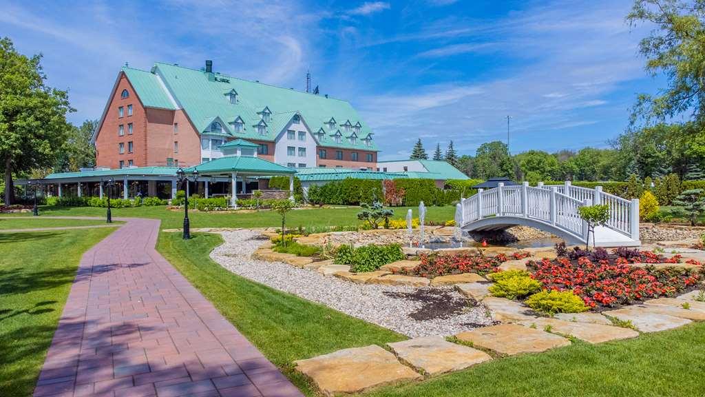 Chateau Vaudreuil Extérieur photo The hotel's main building