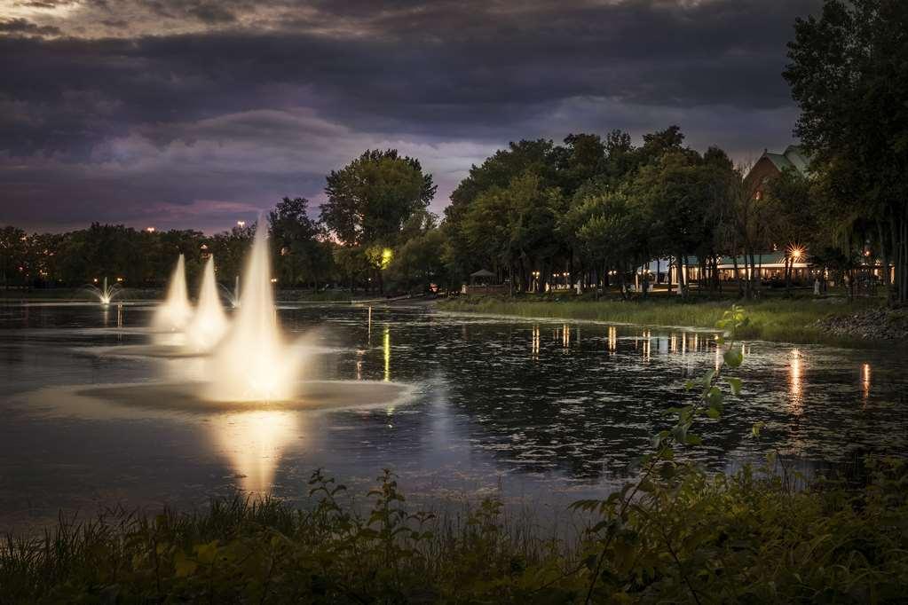 Chateau Vaudreuil Extérieur photo Fountains at Lake Mirror