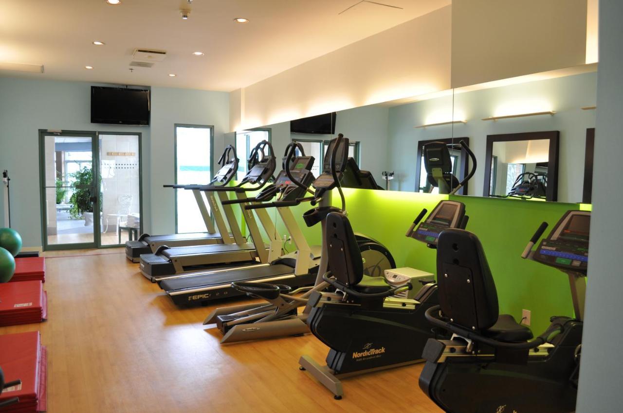 Chateau Vaudreuil Extérieur photo A gym at a hotel