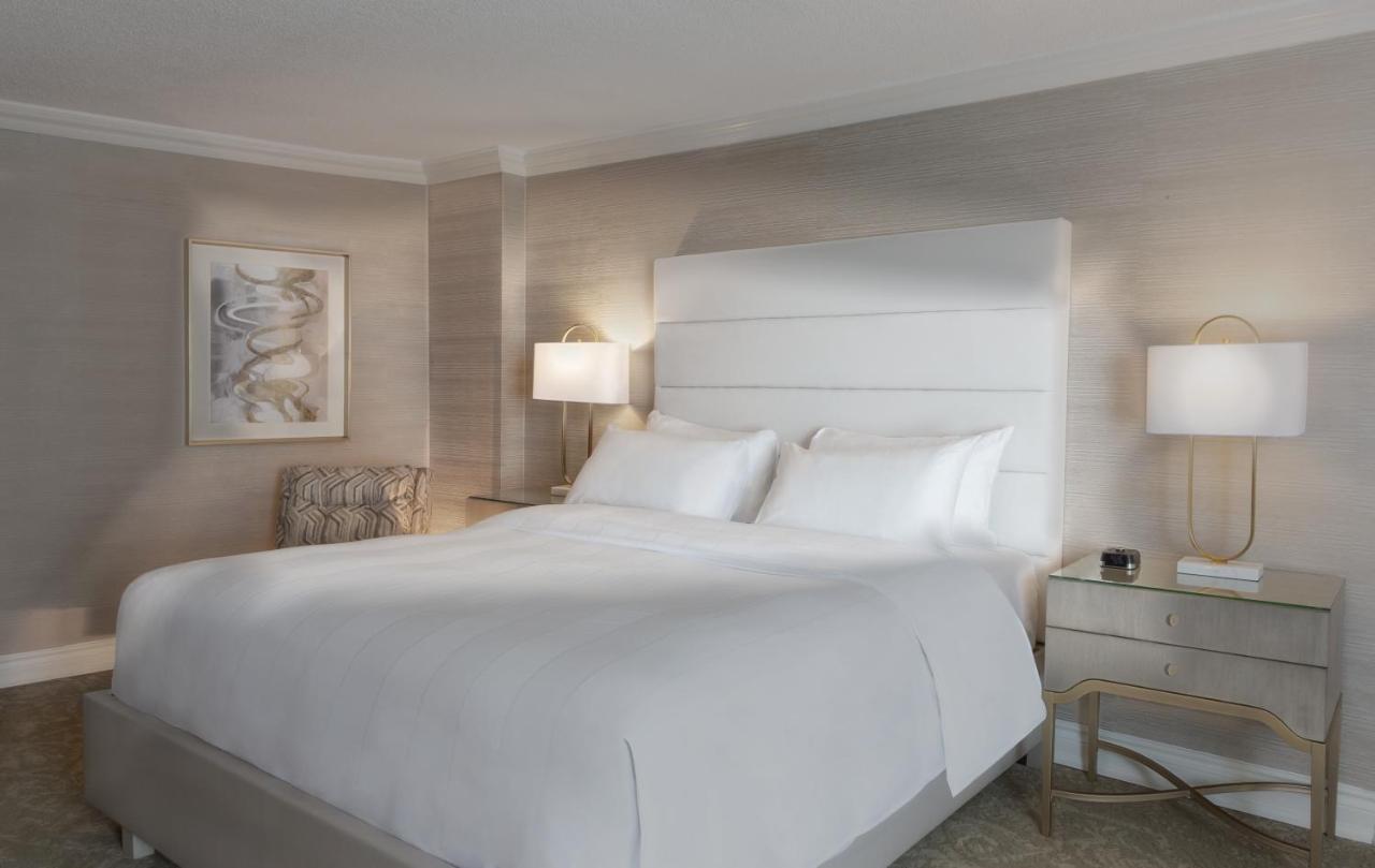 Chateau Vaudreuil Extérieur photo A bedroom at The Ritz-Carlton, Boston