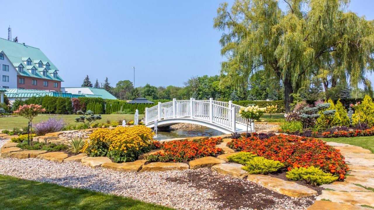 Chateau Vaudreuil Extérieur photo The gardens at the National Museum of the Marine Corps