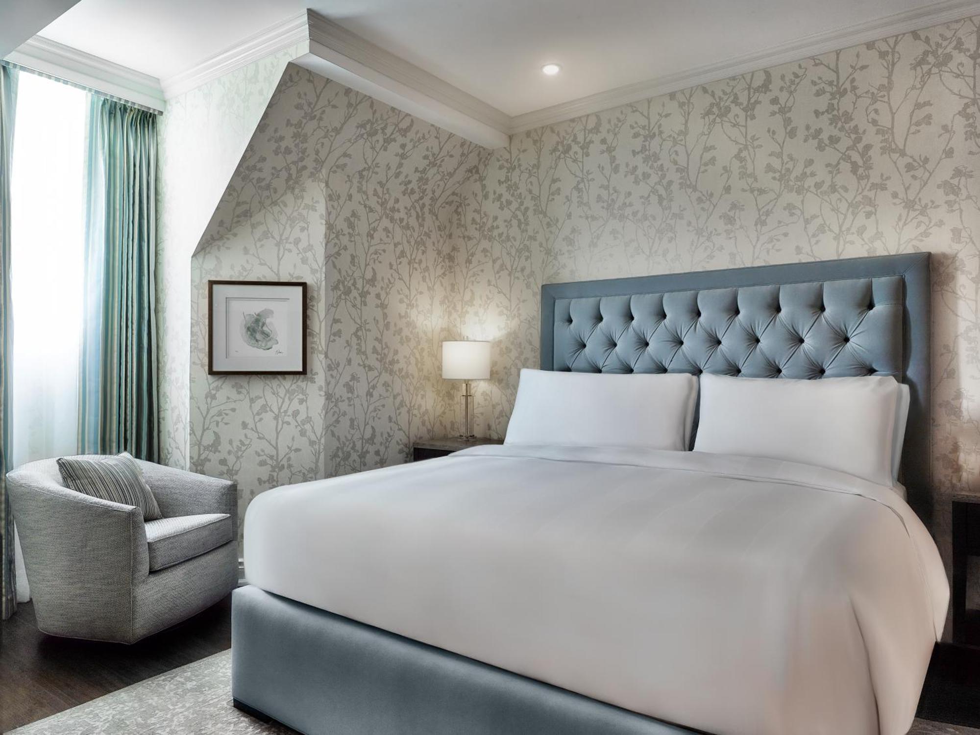 Chateau Vaudreuil Extérieur photo A bedroom at the London West Hollywood
