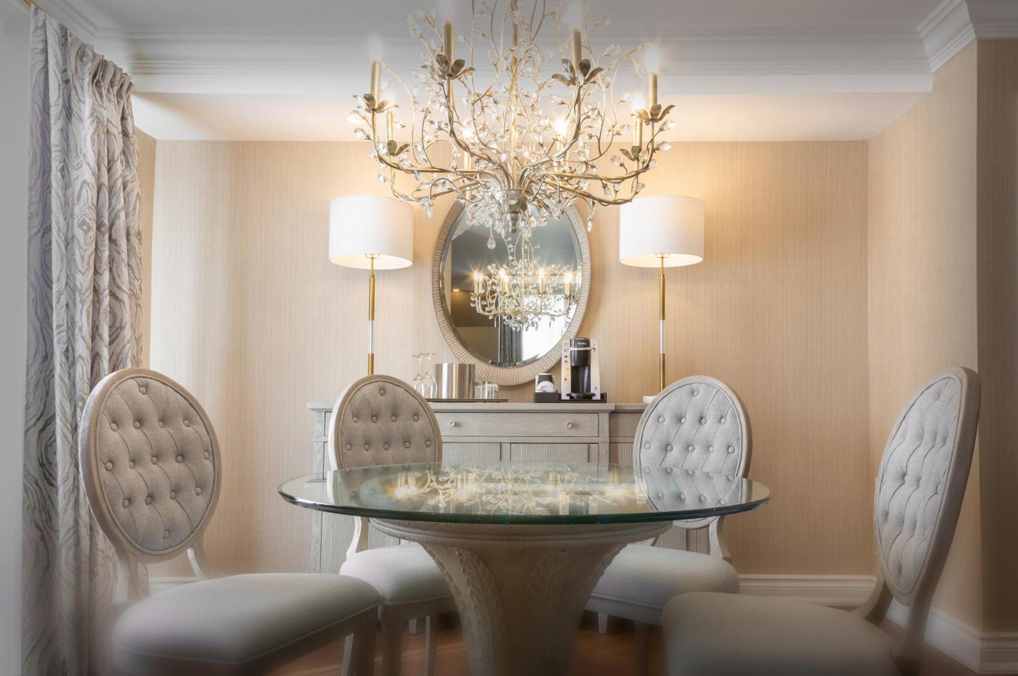 Chateau Vaudreuil Extérieur photo A dining room